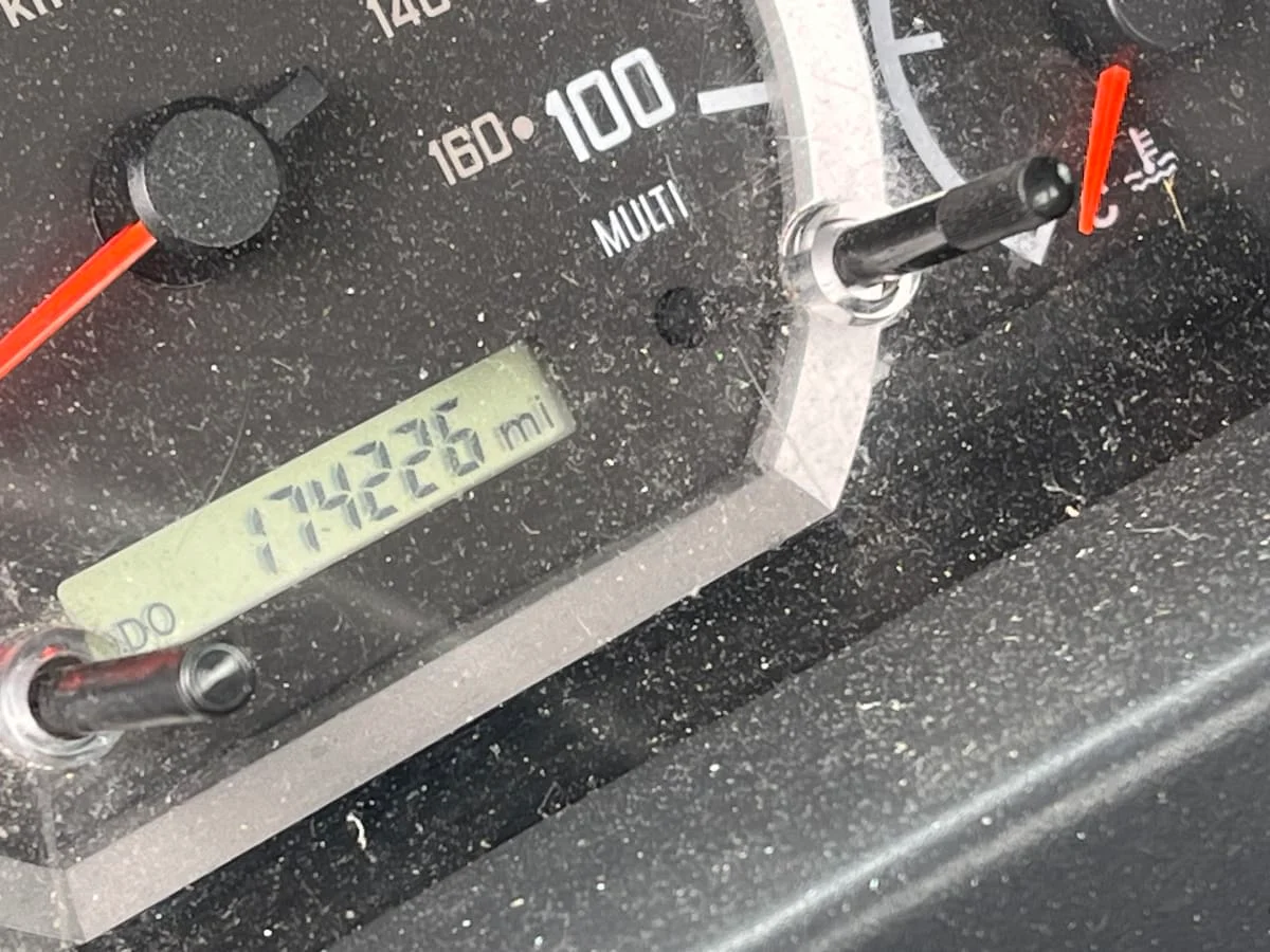 2019 Isuzu NPR - image 9