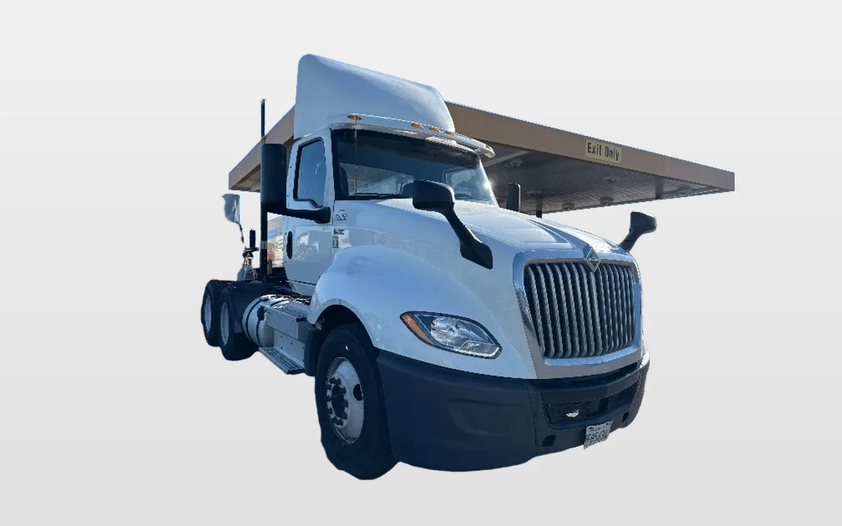 2019 International LT - image 1