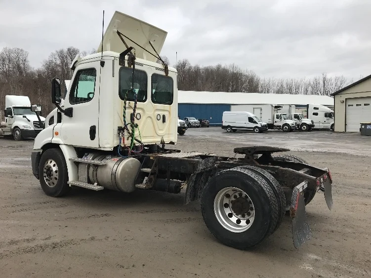 2018 Freightliner Cascadia - image 5