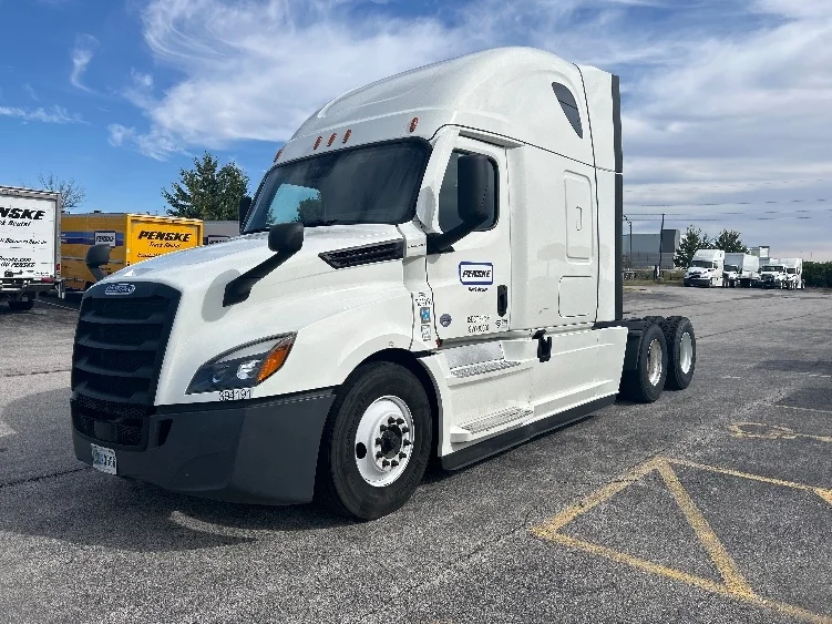 2022 Freightliner Cascadia - image 3