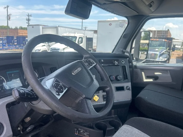2021 Freightliner Cascadia in Greenville, SC — photo 10