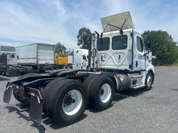 2021 Freightliner Cascadia in Greenville, SC — photo 7