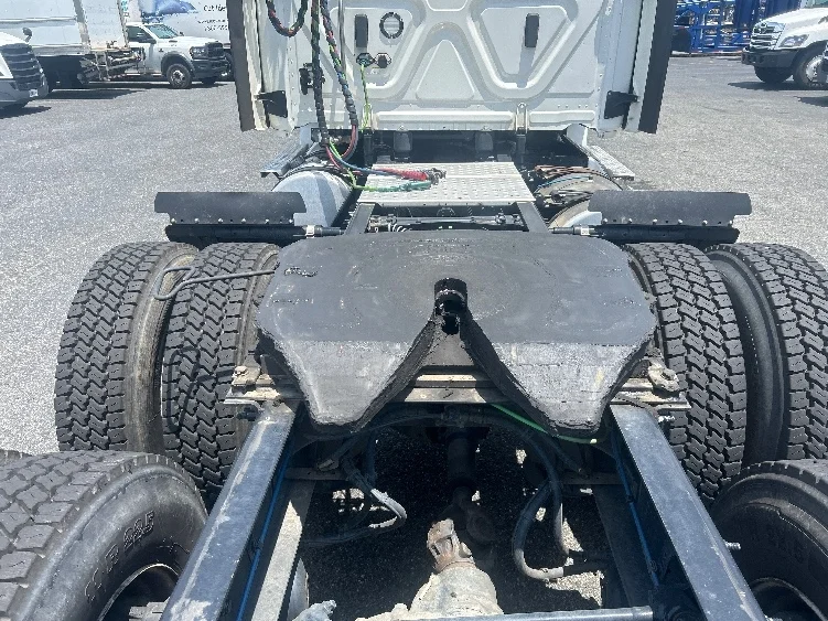 2021 Freightliner Cascadia in Greenville, SC — photo 6