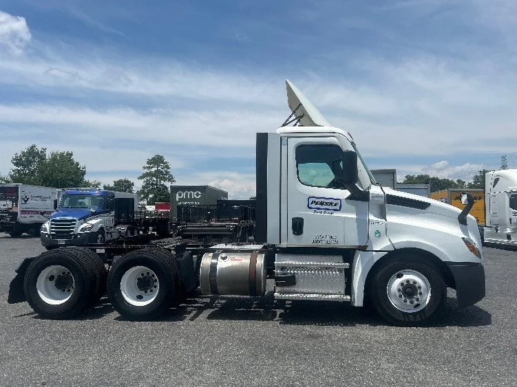 2021 Freightliner Cascadia in Greenville, SC — photo 8