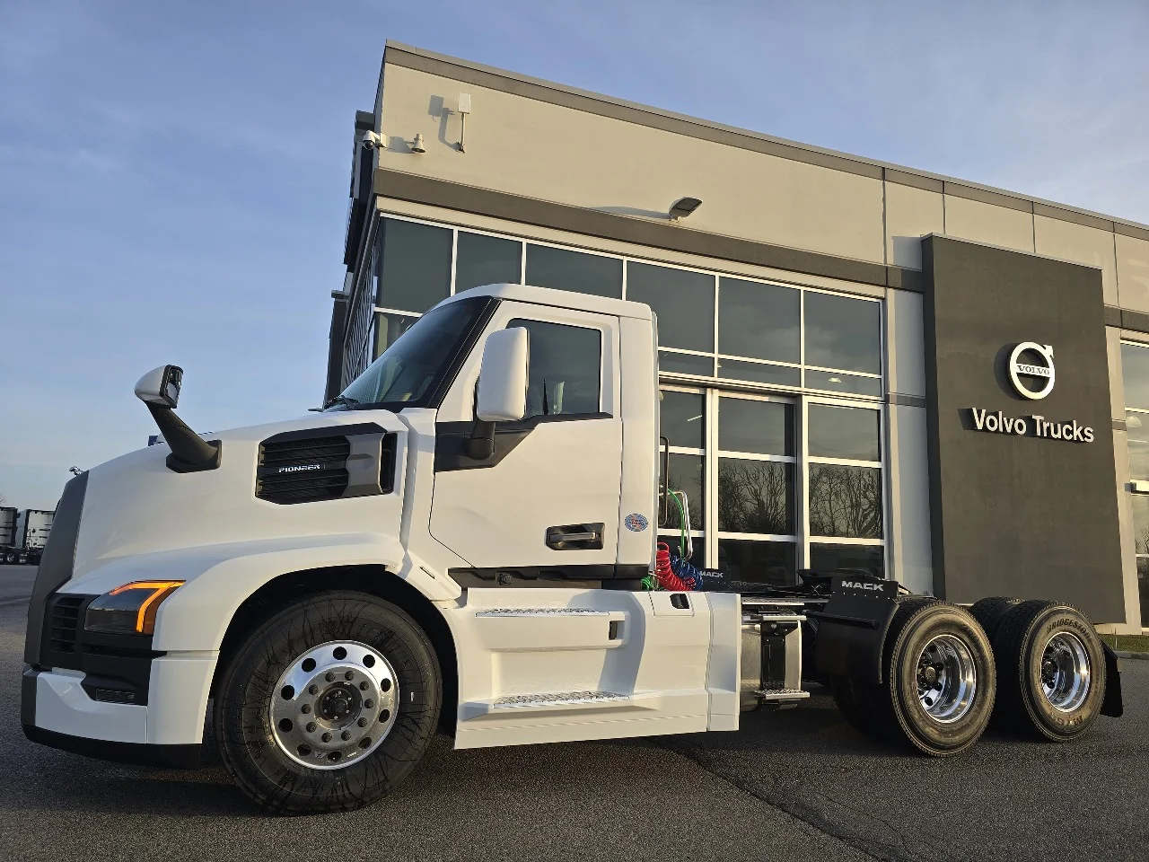 2026 Mack Pinnacle in Toledo, OH — photo 7