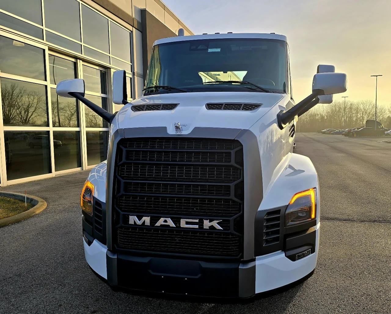 2026 Mack Pinnacle in Toledo, OH — photo 2