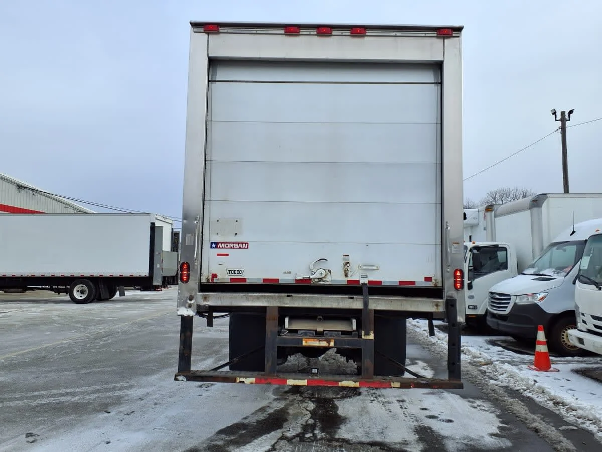 2018 Freightliner M2 106 - image 5