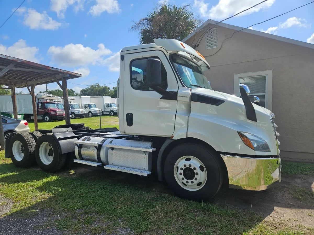 2020 Freightliner Cascadia in Orlando, FL — photo 3