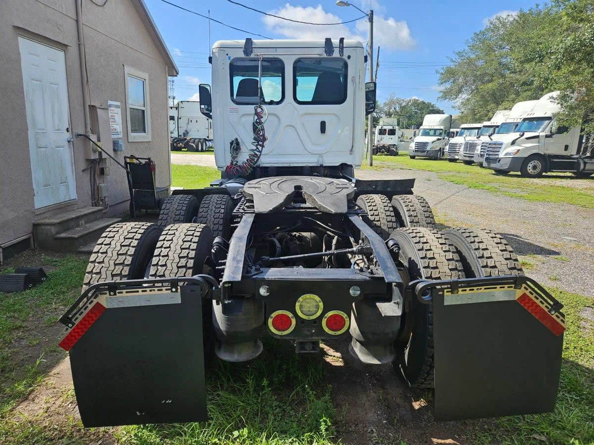 2020 Freightliner Cascadia in Orlando, FL — photo 5