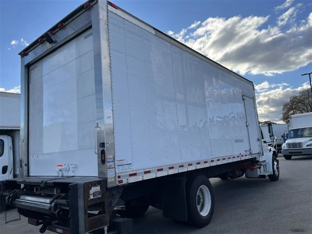 2019 Freightliner M2 106 in Beltsville, MD — photo 4
