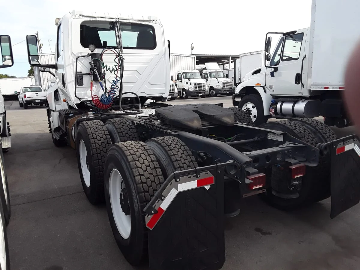 2018 International LT - image 6