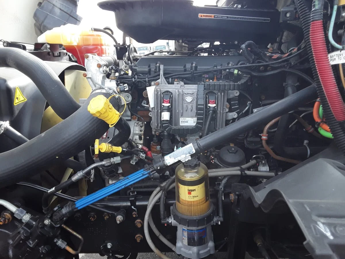 2018 International LT - image 8