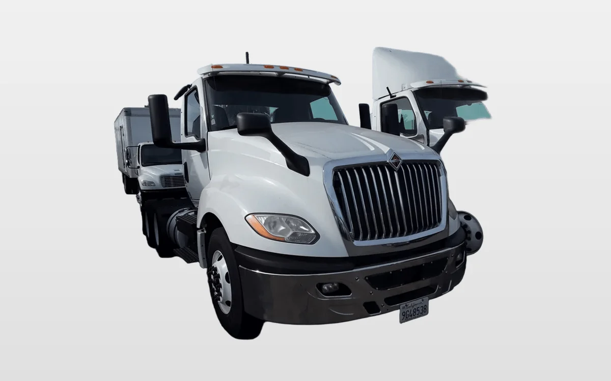 2018 International LT - image 1