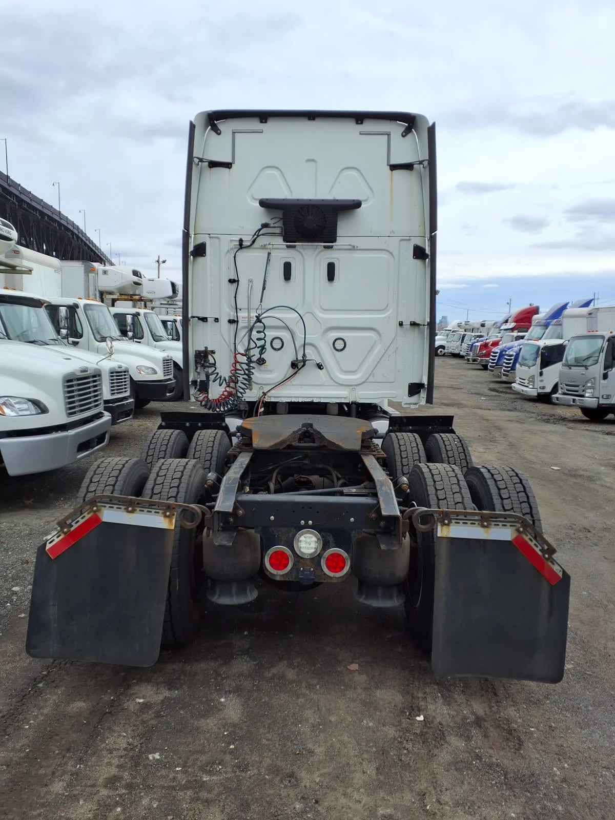 2018 Freightliner Cascadia - image 5