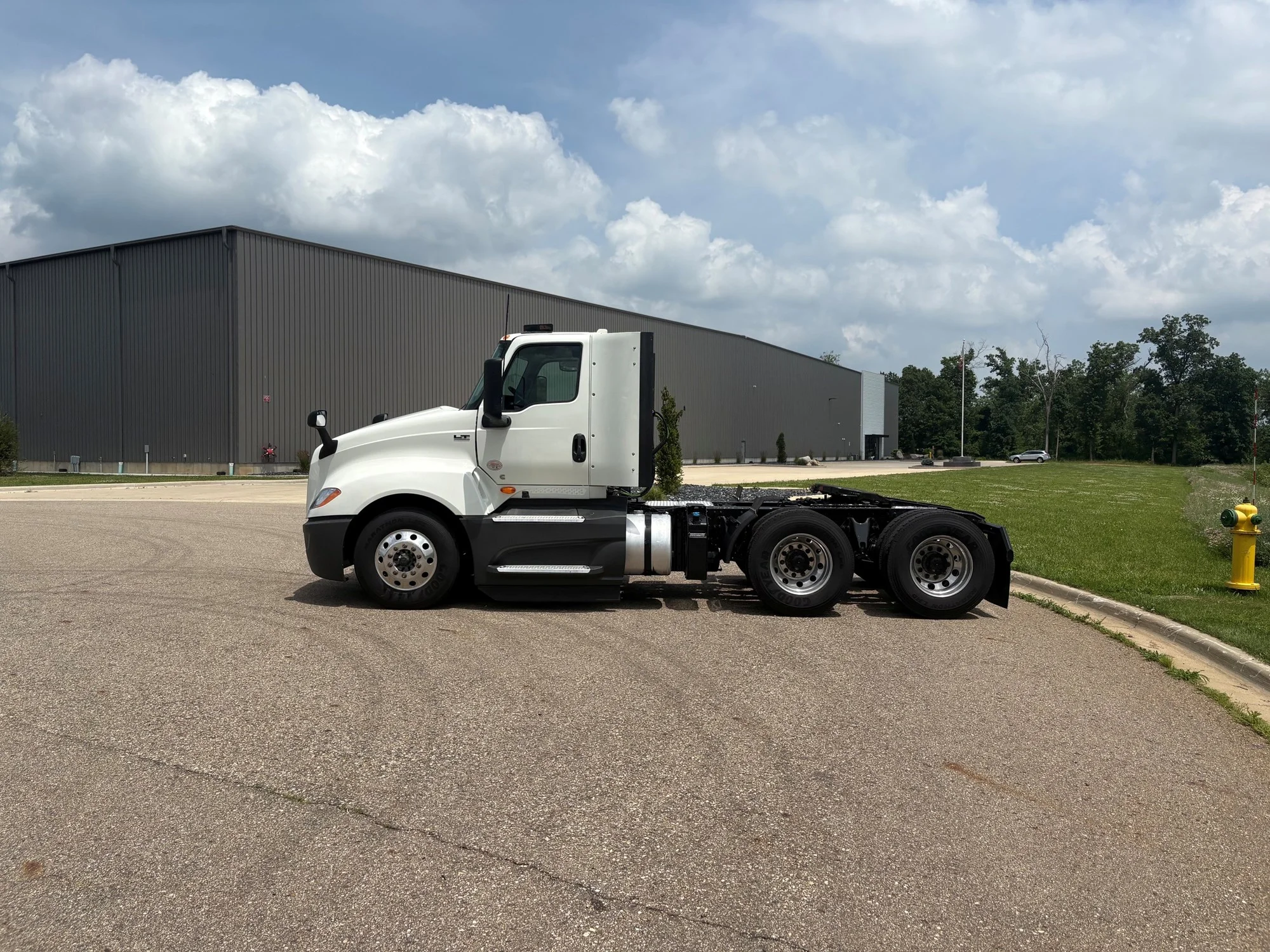 2021 International LT in West Michigan International, MI — photo 2