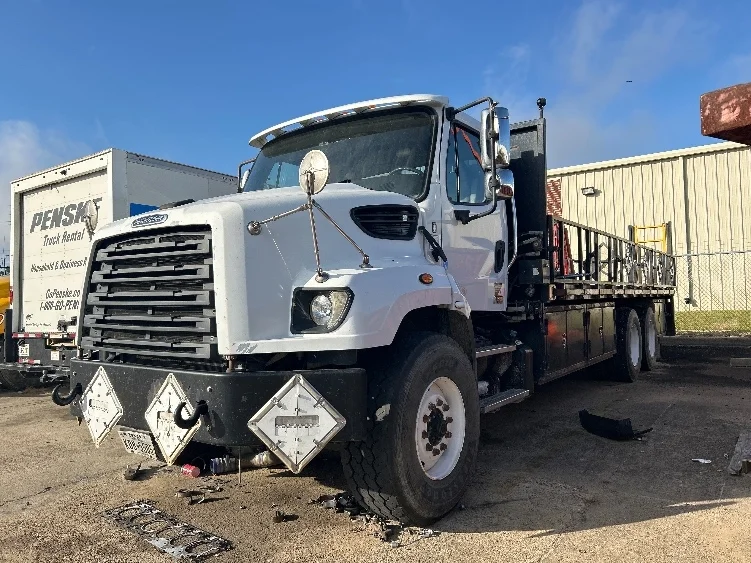2019 Freightliner 114SD - image 3
