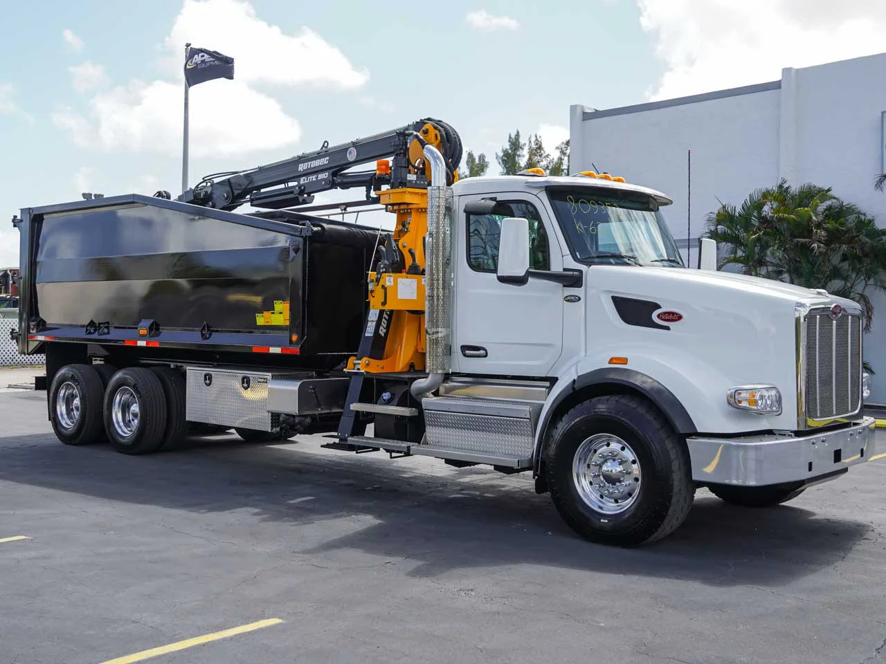 2025 Peterbilt 567 — photo 2