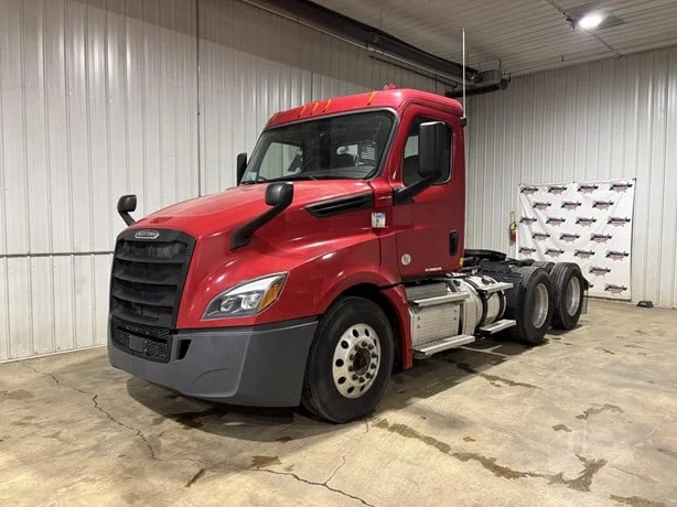 2020 Freightliner Cascadia in Hartford, SD