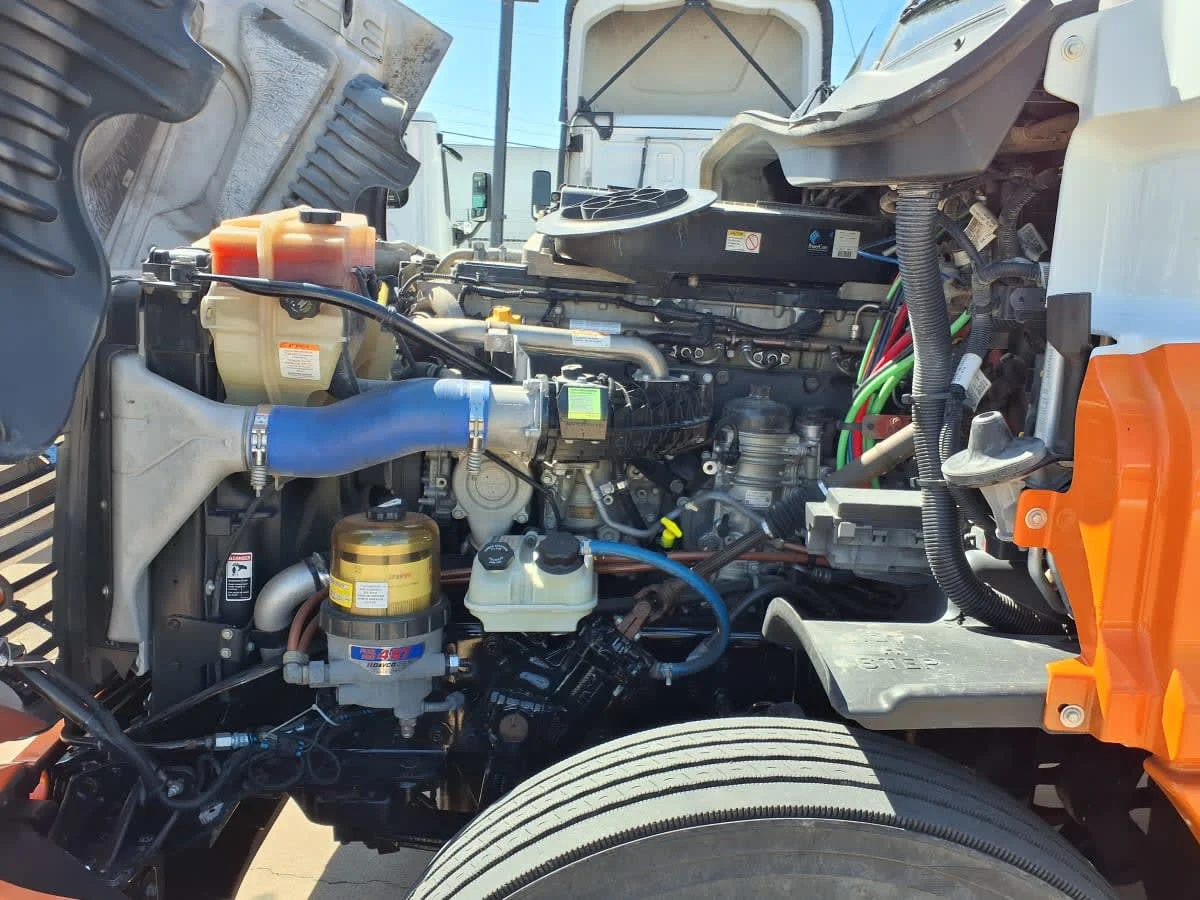 2020 Freightliner Cascadia in Dallas, TX — photo 9