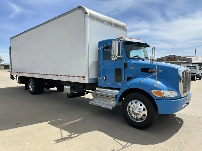 2020 Peterbilt 337 - image 3