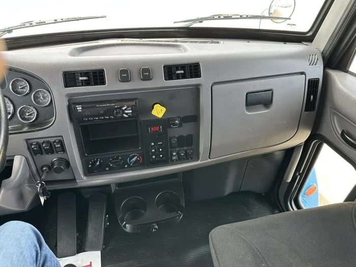 2020 Peterbilt 337 - image 12