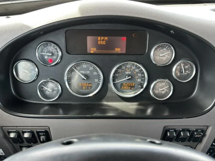 2020 Peterbilt 337 - image 10