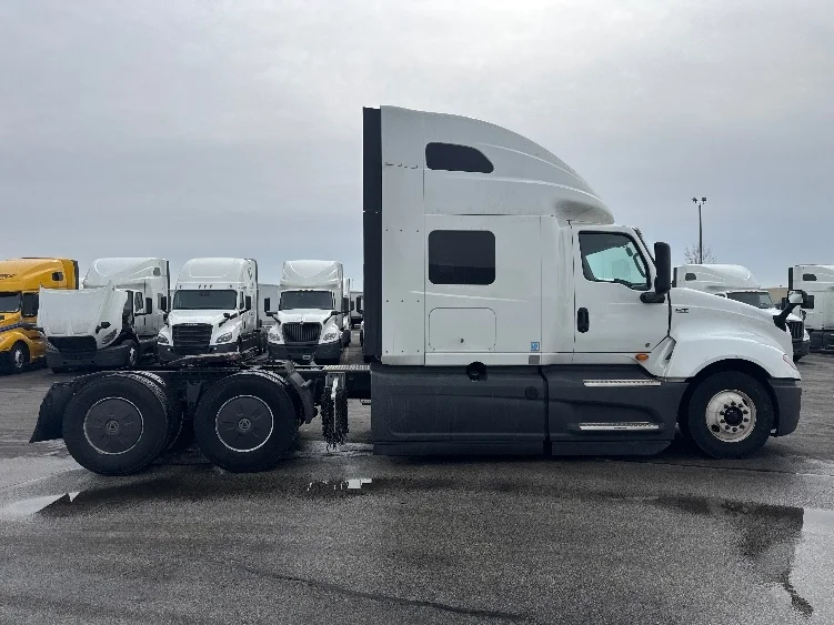 2023 International LT in La Porte, IN — photo 8