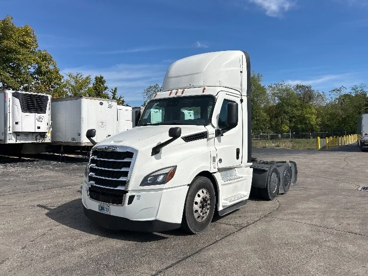 2022 Freightliner Cascadia - image 3