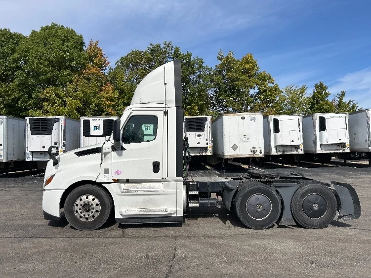 2022 Freightliner Cascadia in Piqua, OH — photo 4