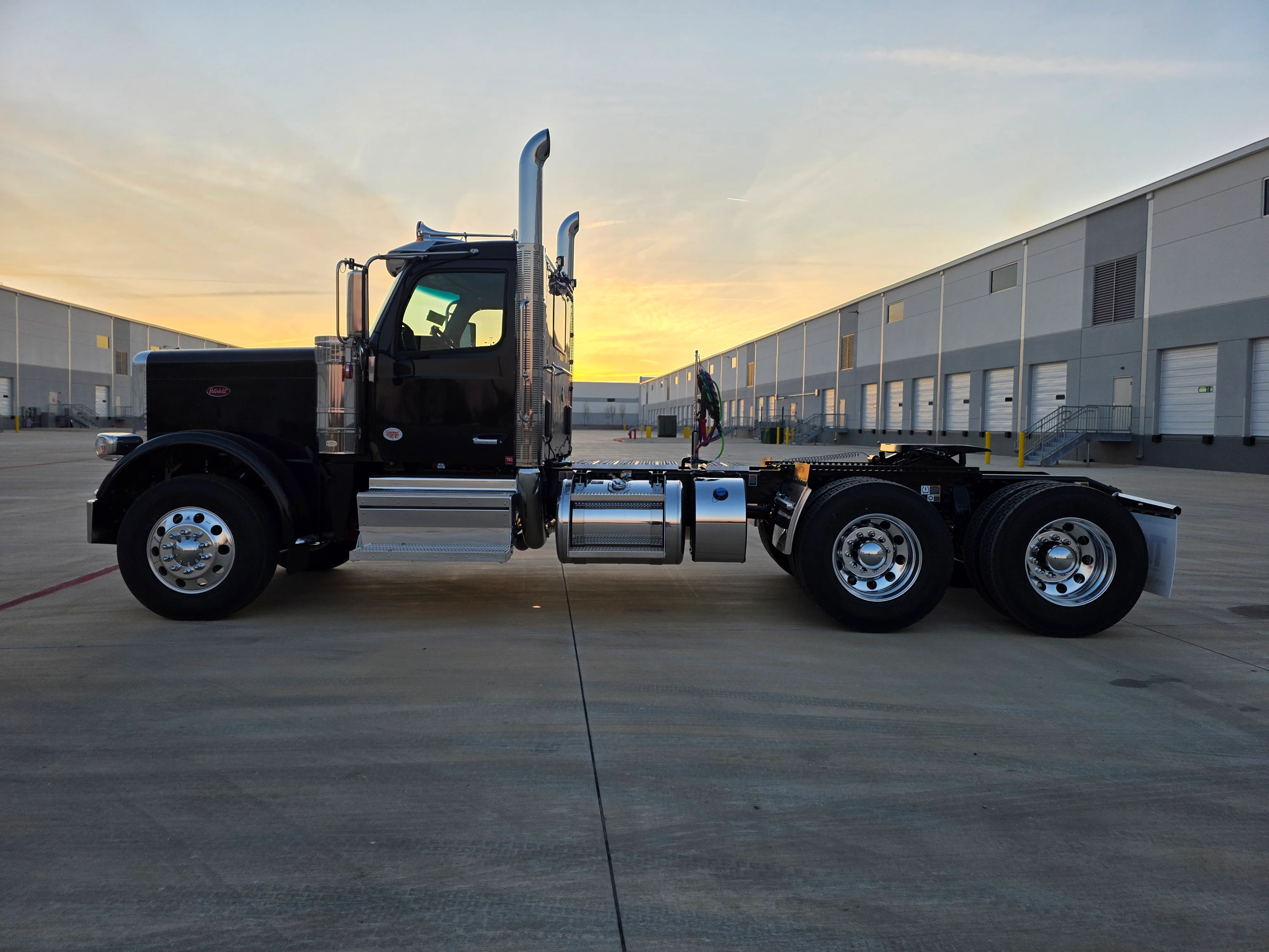 2027 Peterbilt 589 in Raleigh, NC — photo 2