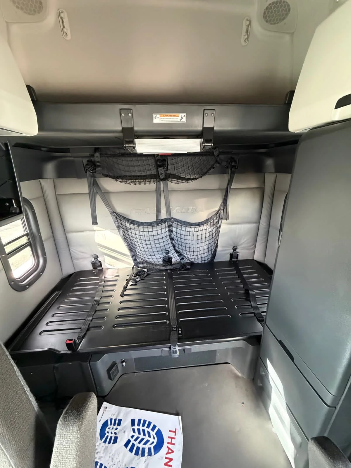 2022 Freightliner Cascadia - image 8