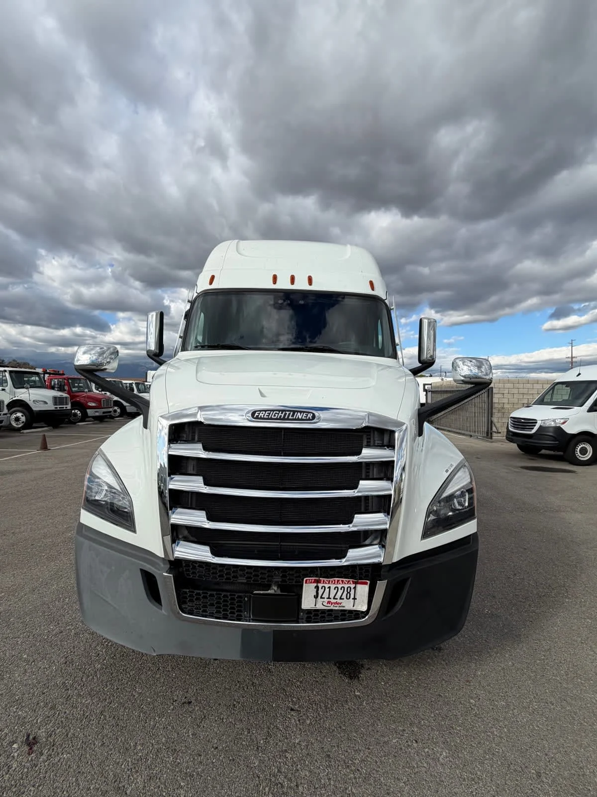 2022 Freightliner Cascadia in Fontana, CA — photo 2