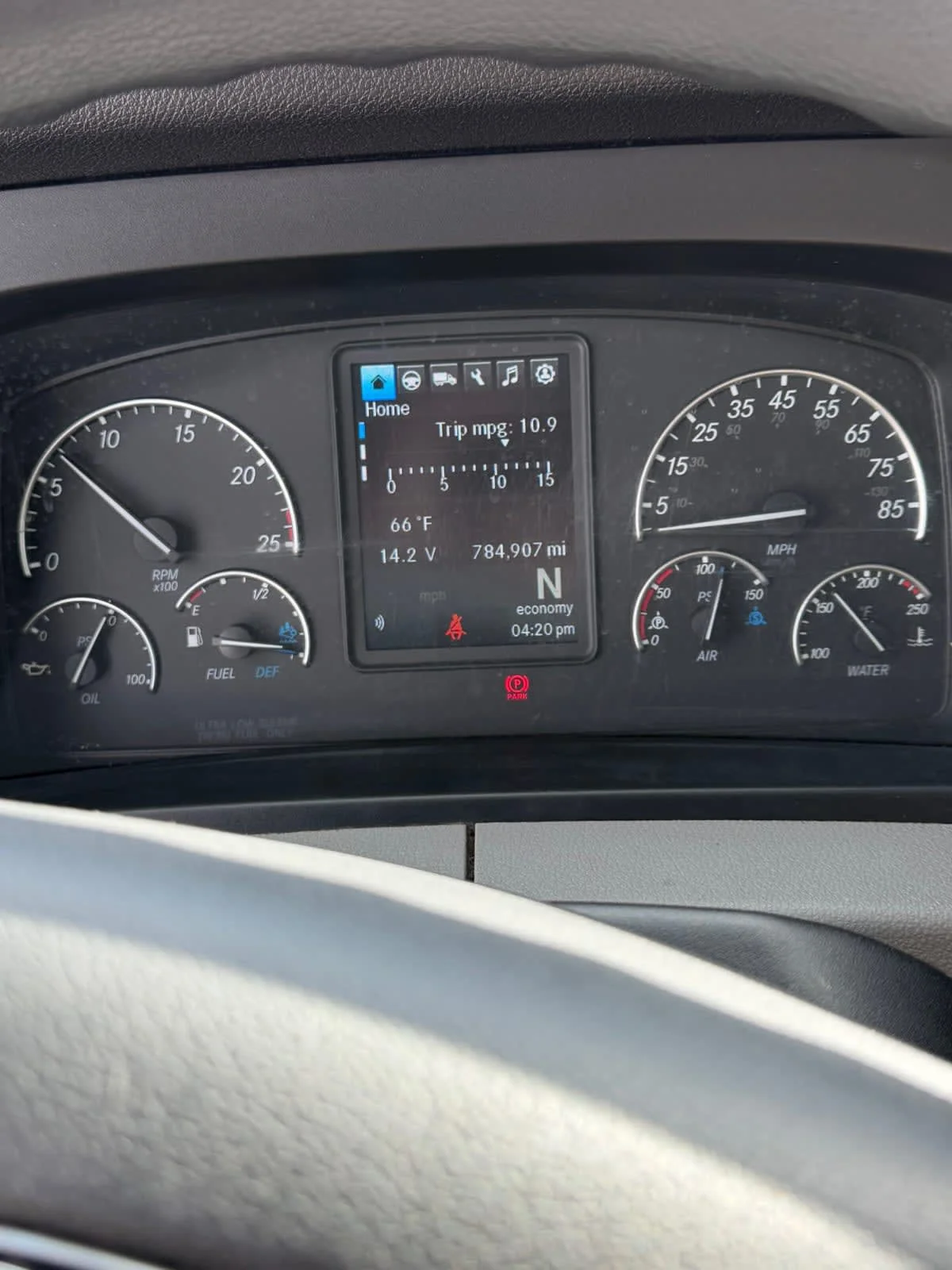 2022 Freightliner Cascadia in Fontana, CA — photo 10