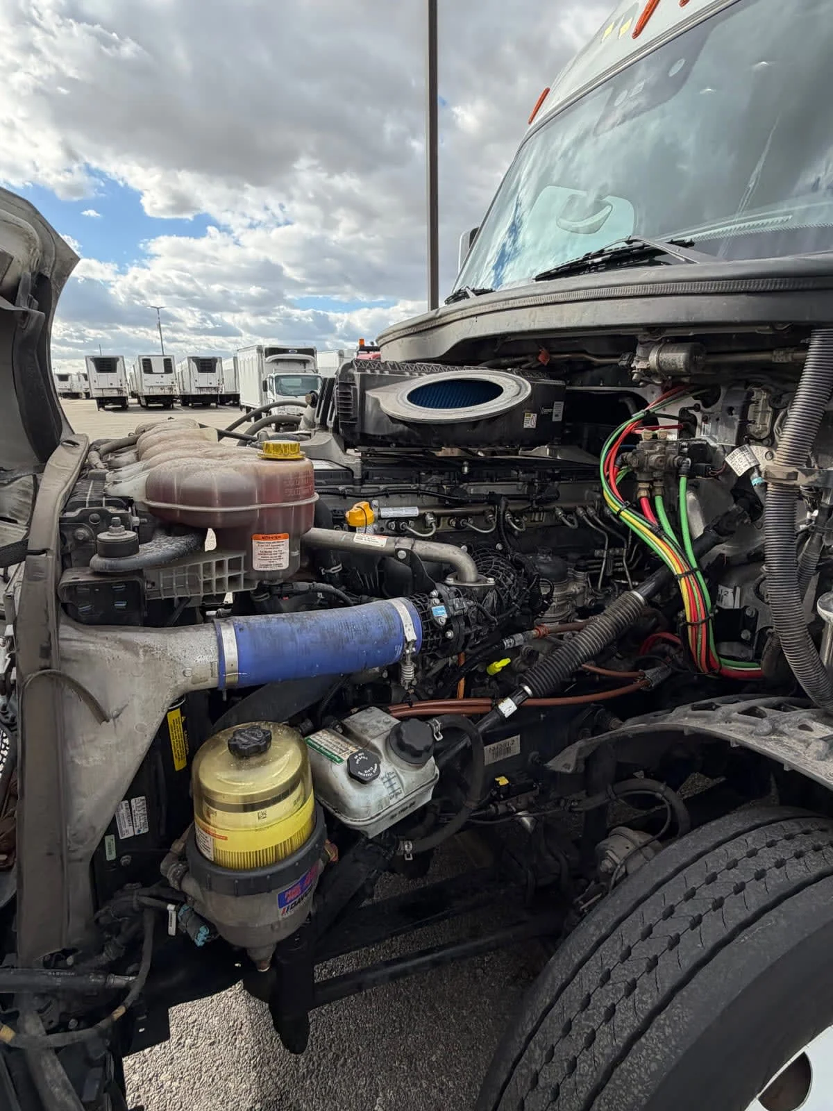 2022 Freightliner Cascadia in Fontana, CA — photo 9