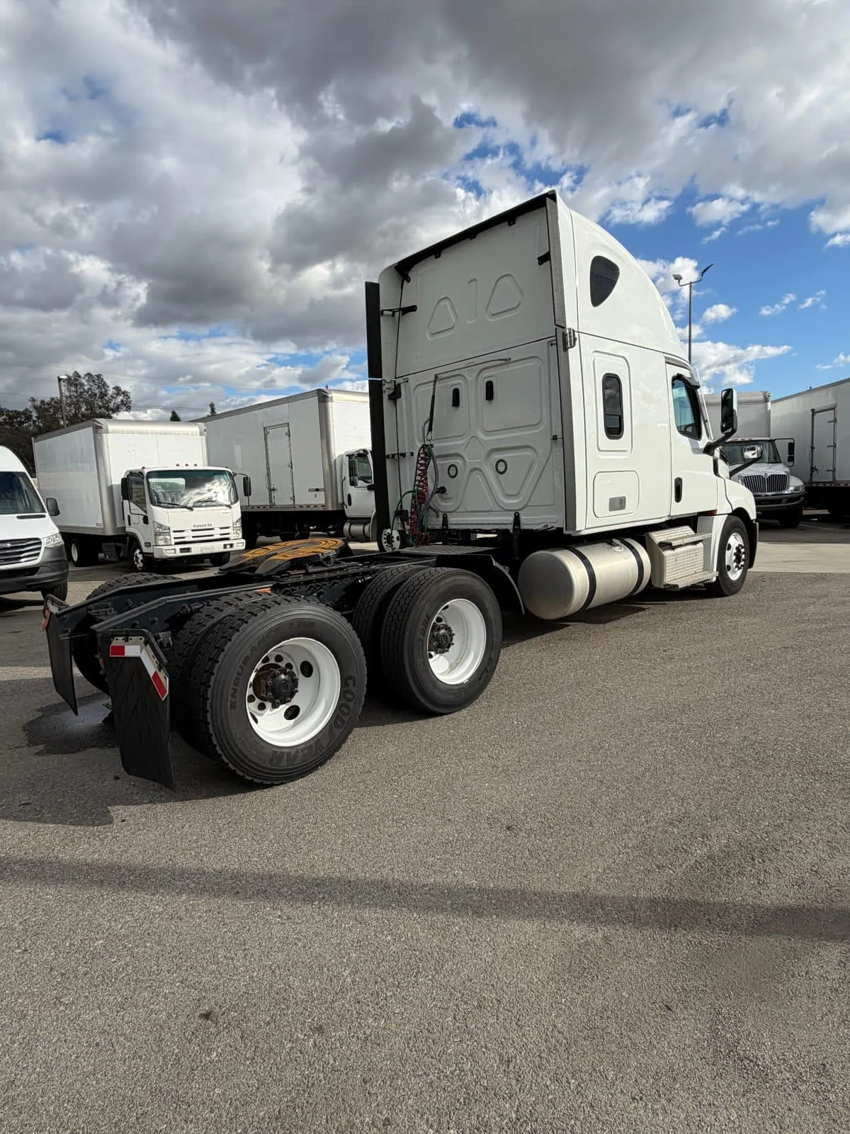 2022 Freightliner Cascadia in Fontana, CA — photo 4