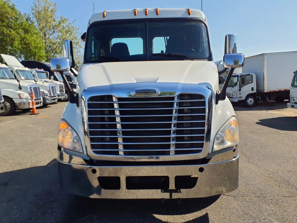 2018 Freightliner Cascadia in Springfield, MA — photo 2