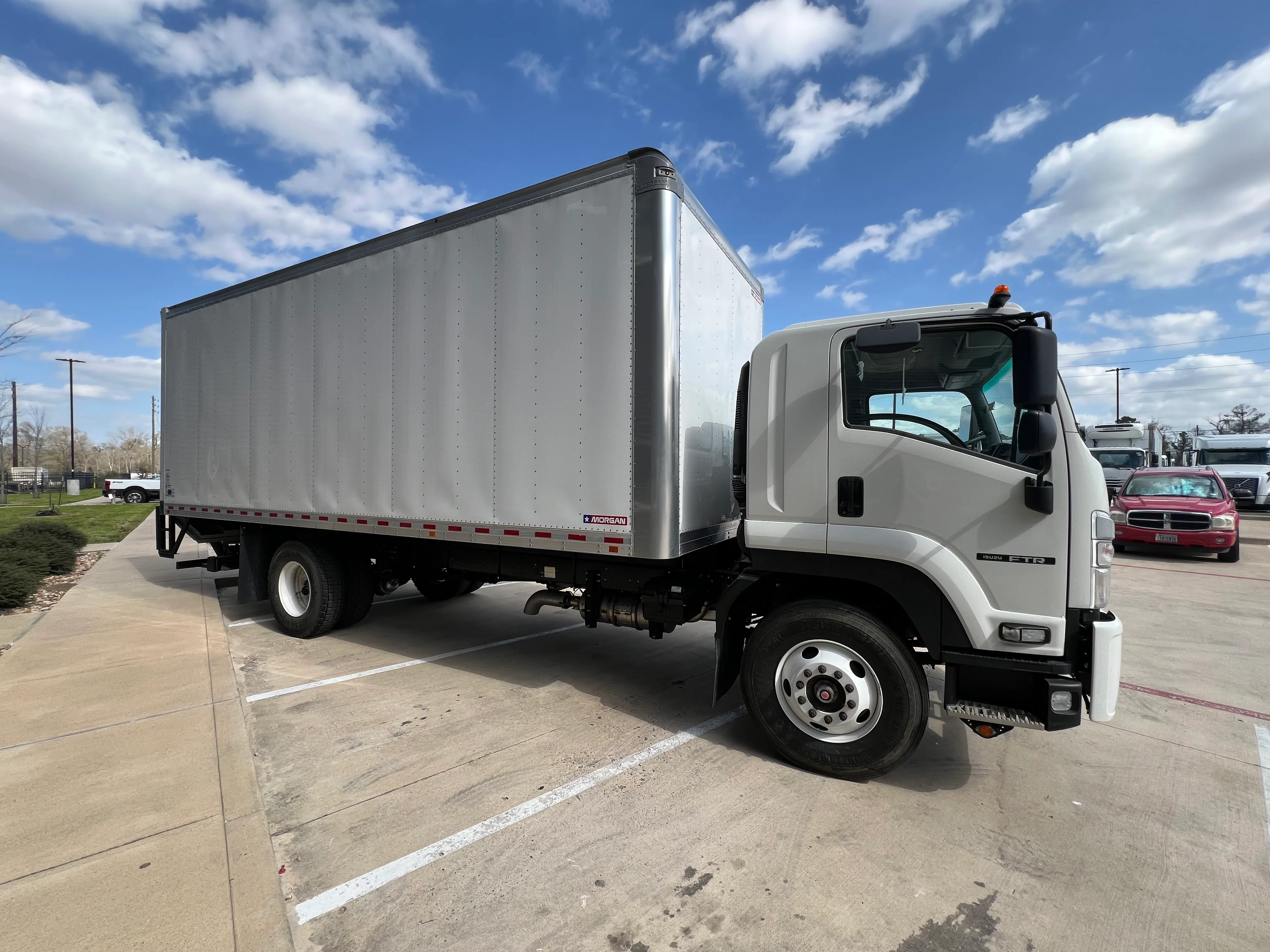 2025 Isuzu FTR - image 9