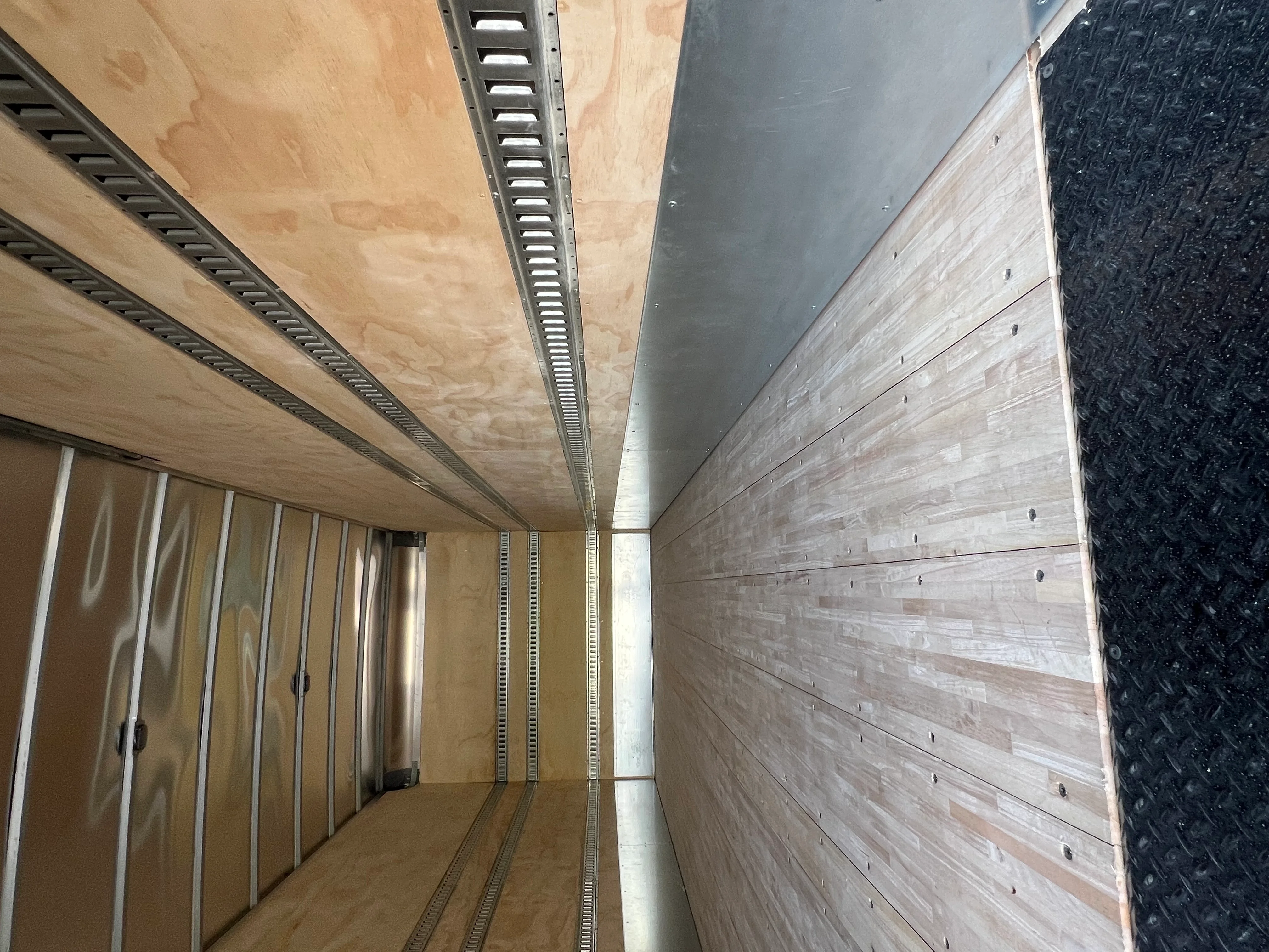 2025 Isuzu FTR in Houston, TX — photo 5