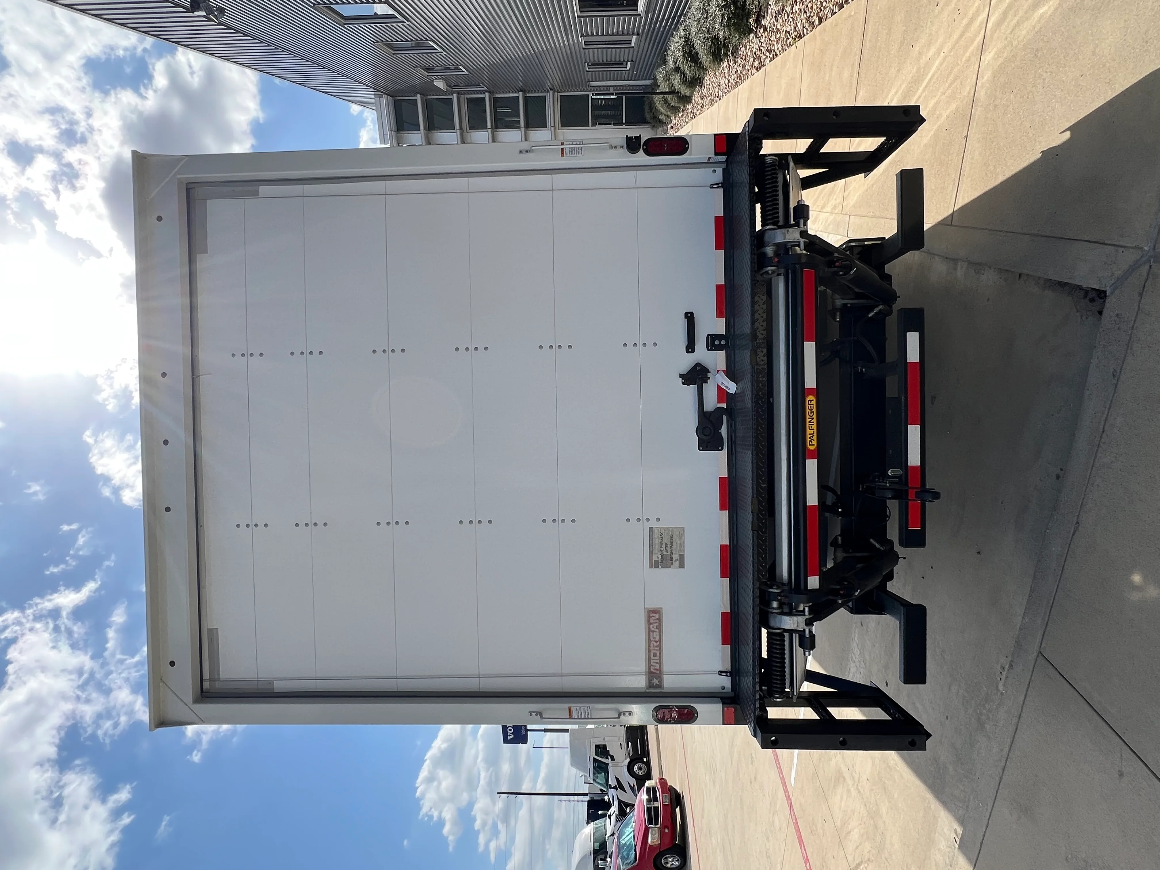 2025 Isuzu FTR - image 3