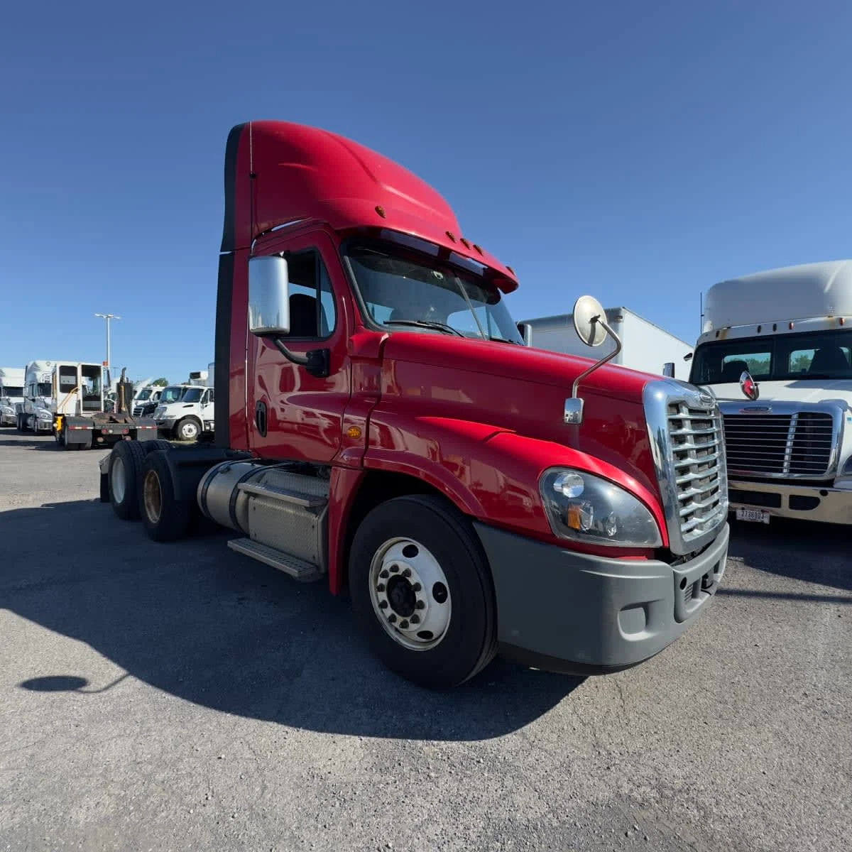 2019 Freightliner Cascadia - image 3