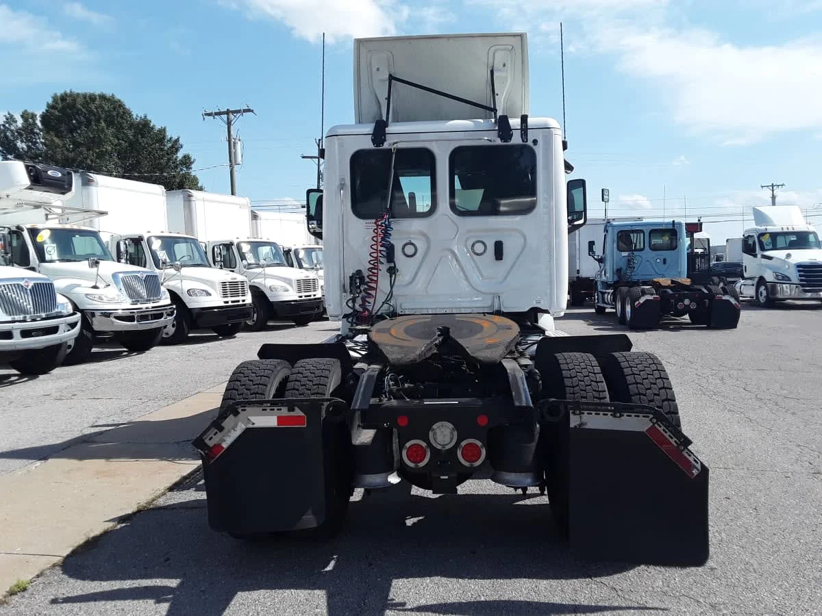 2020 Freightliner Cascadia in La Vergne, TN — photo 5