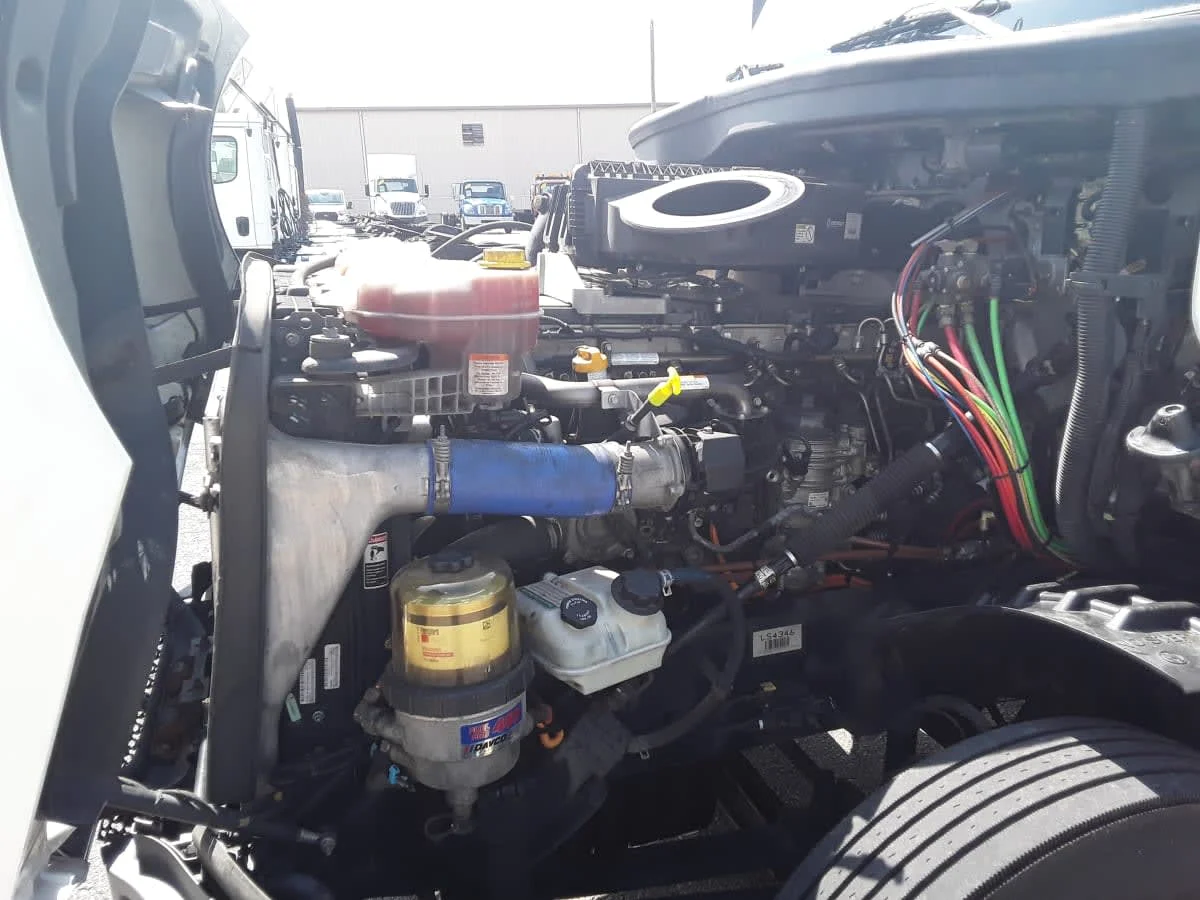 2020 Freightliner Cascadia in La Vergne, TN — photo 8