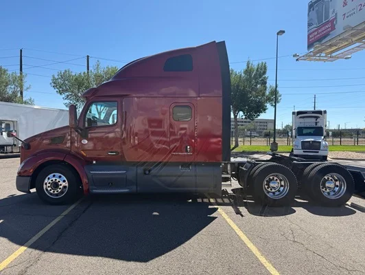 2021 Peterbilt 579 in Denver, CO — photo 12