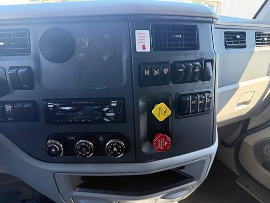 2021 Peterbilt 579 in Denver, CO — photo 26
