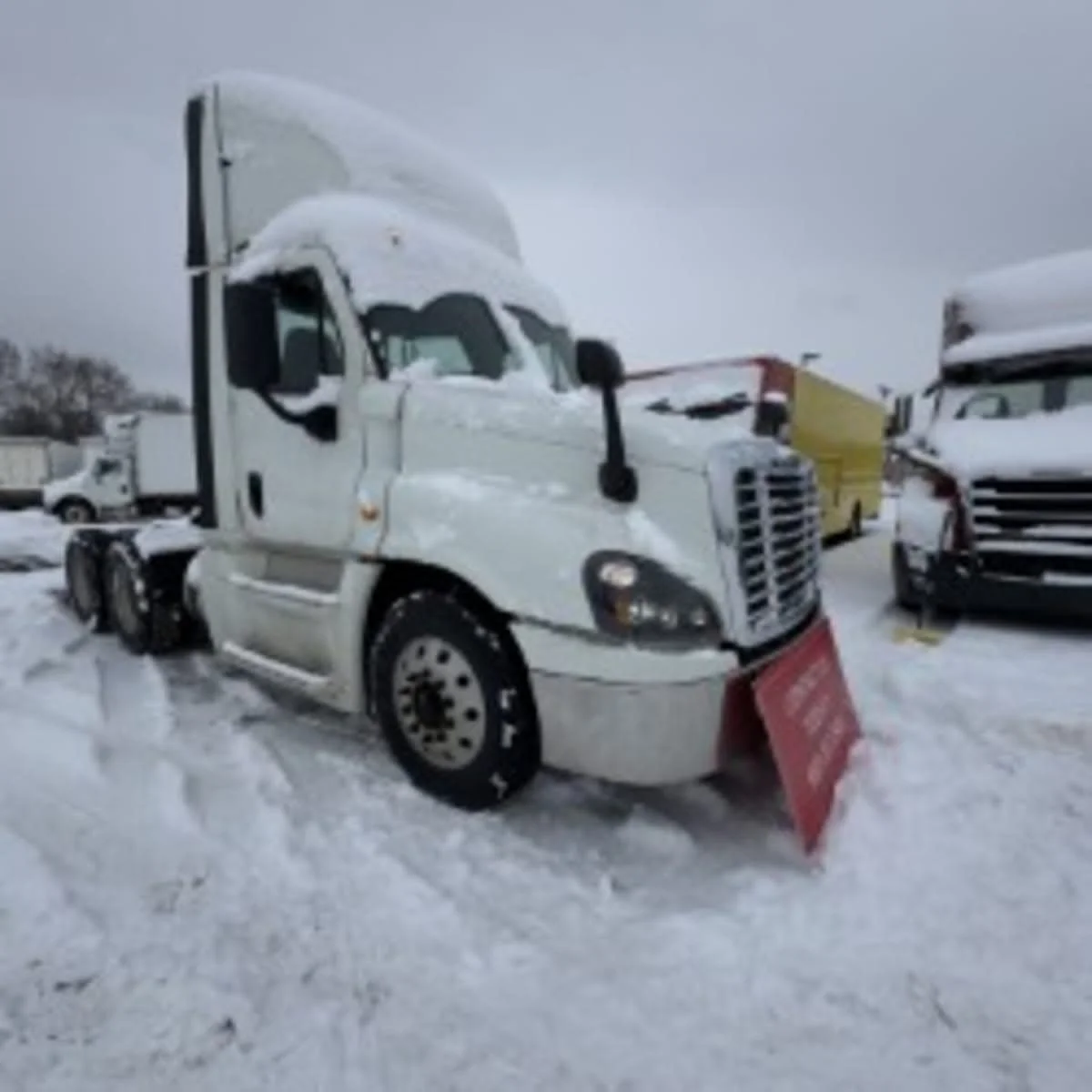 2019 Freightliner Cascadia - image 3