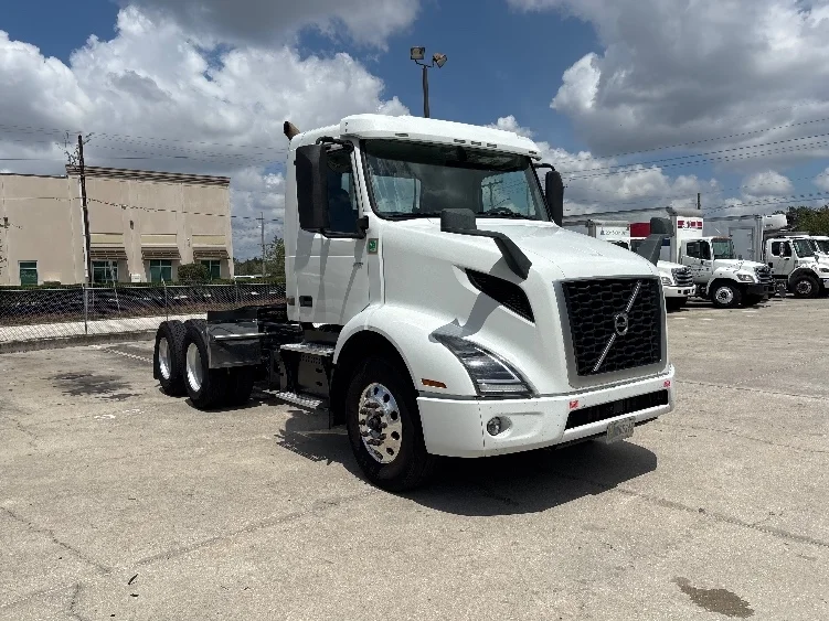 2022 Volvo VNR 660