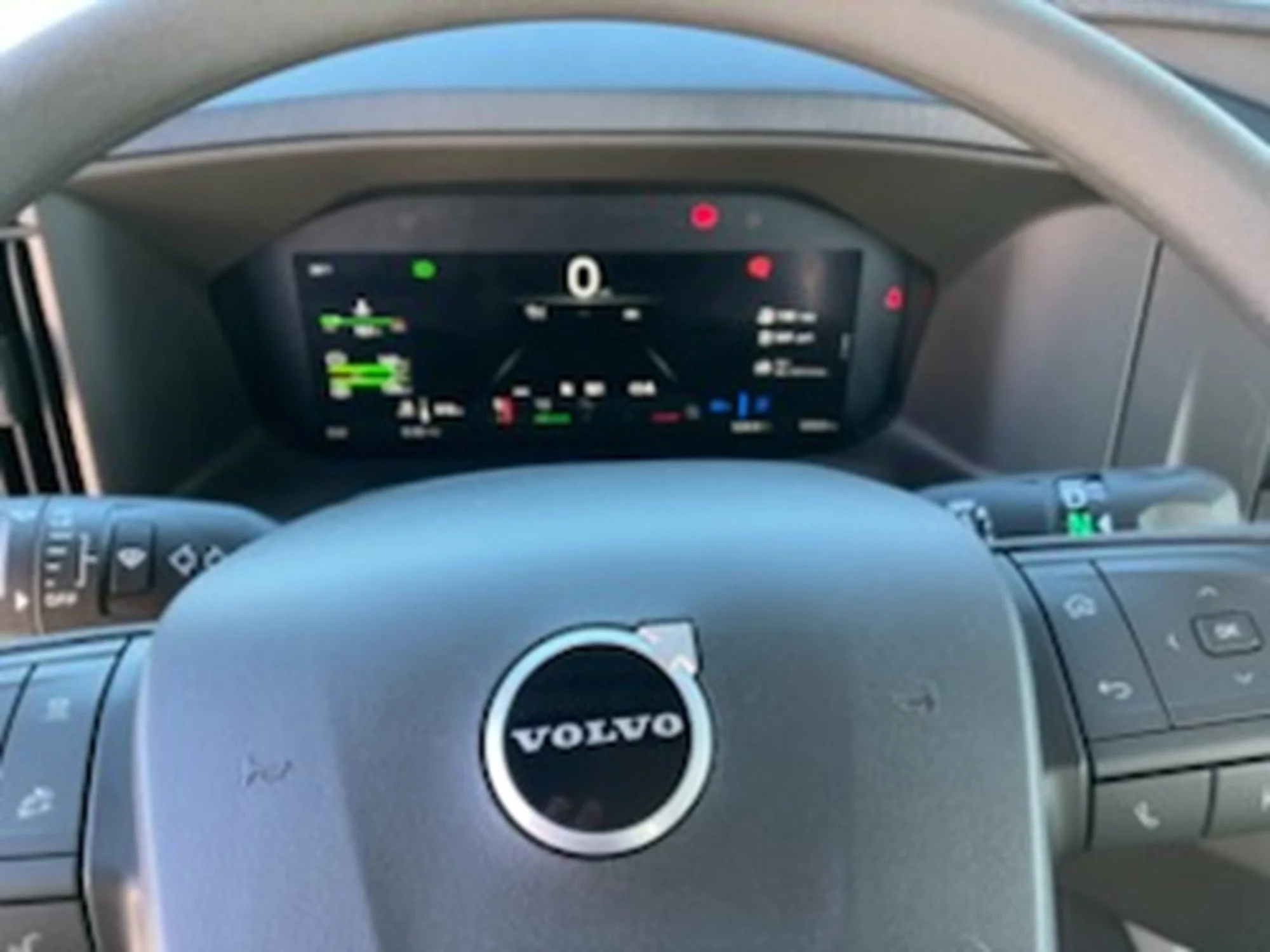 2025 Volvo — photo 4
