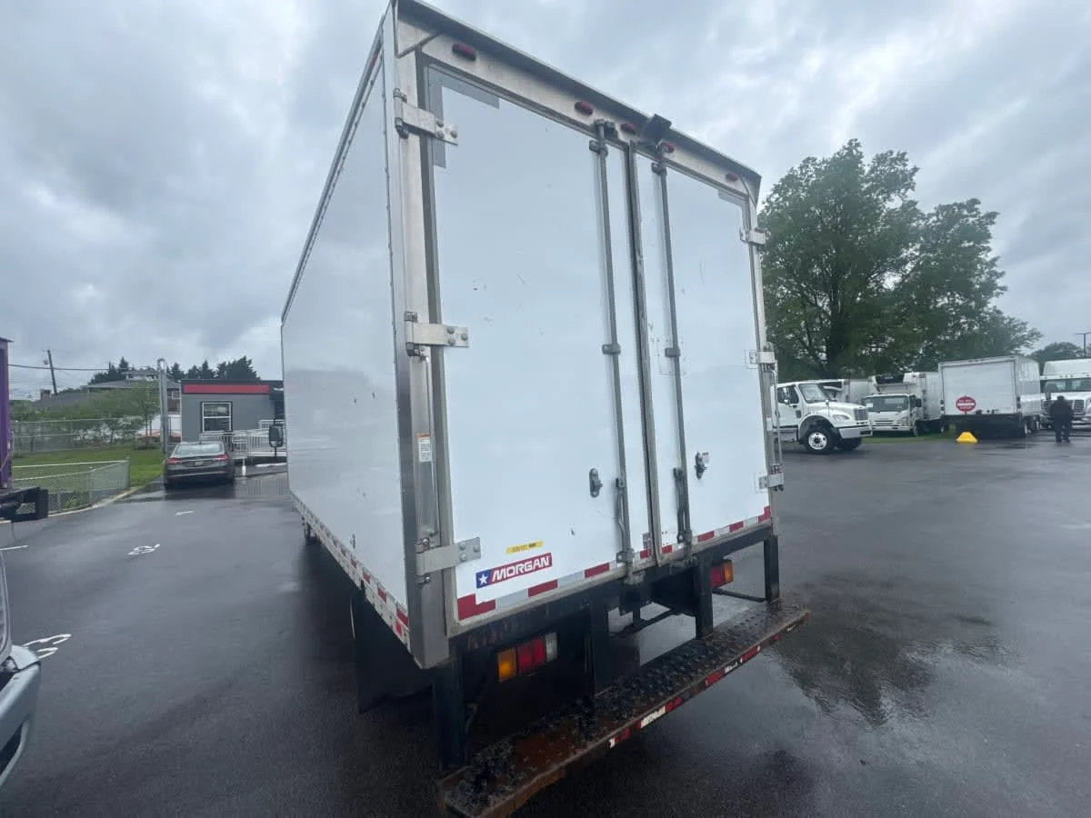 2019 Isuzu NRR - image 6