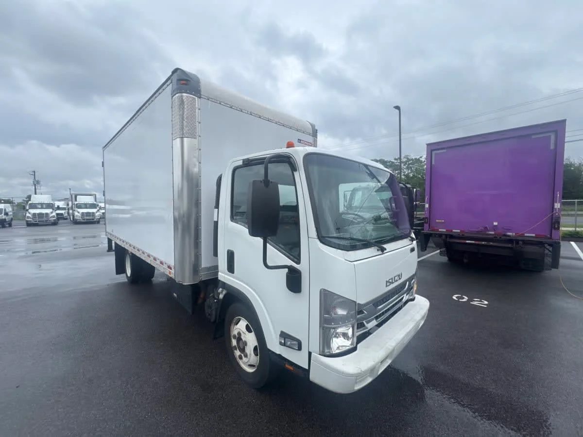 2019 Isuzu NRR - image 3