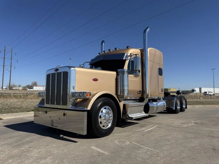 2027 Peterbilt 589 in Oklahoma City, OK — photo 2
